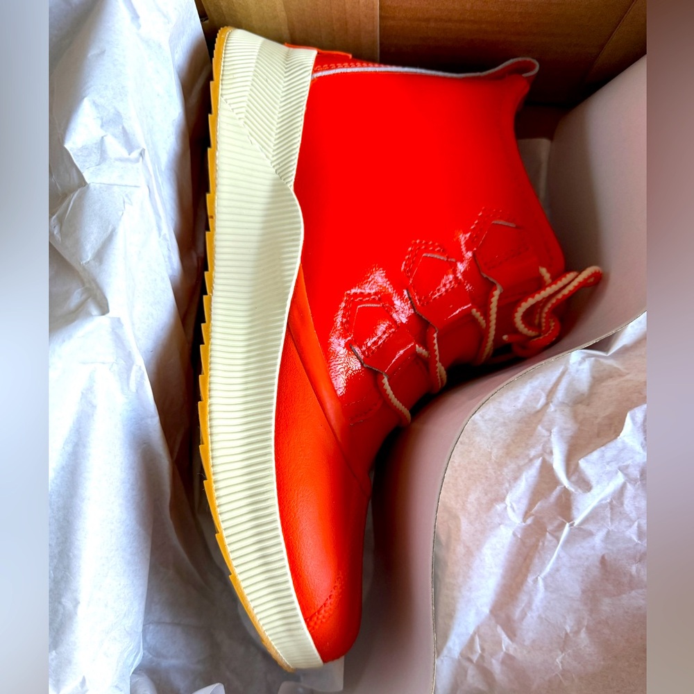 🍊 Orange Sorel rain booties | Size 9